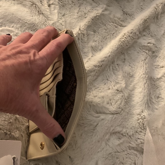 Brand new LOVE MOSCHINO bifold cream wallet - Picture 3 of 12